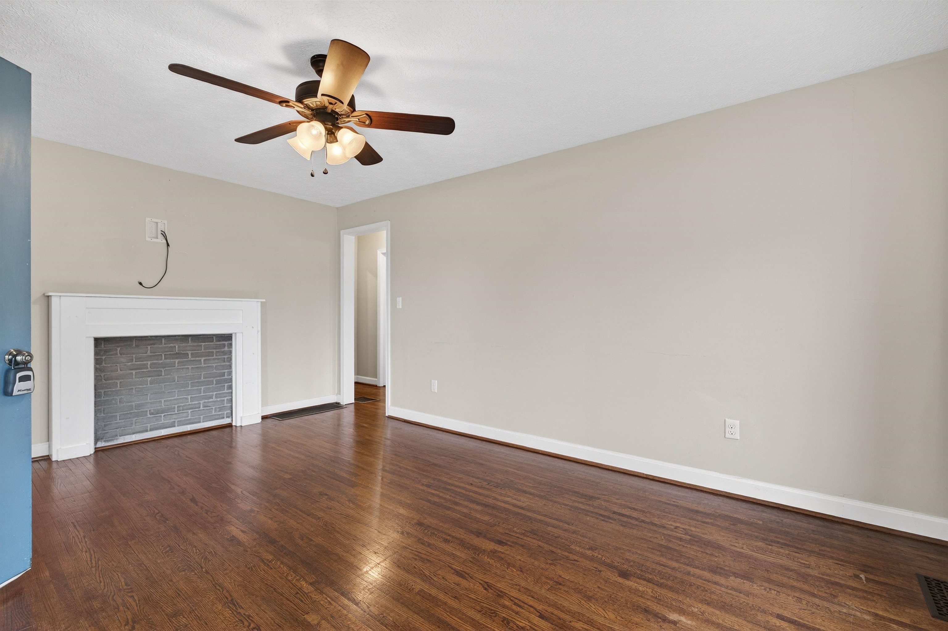 106 SHENANDOAH AVE, SHENANDOAH, Virginia 22849, 3 Bedrooms Bedrooms, ,2 BathroomsBathrooms,Residential,106 SHENANDOAH AVE,675138 MLS # 675138