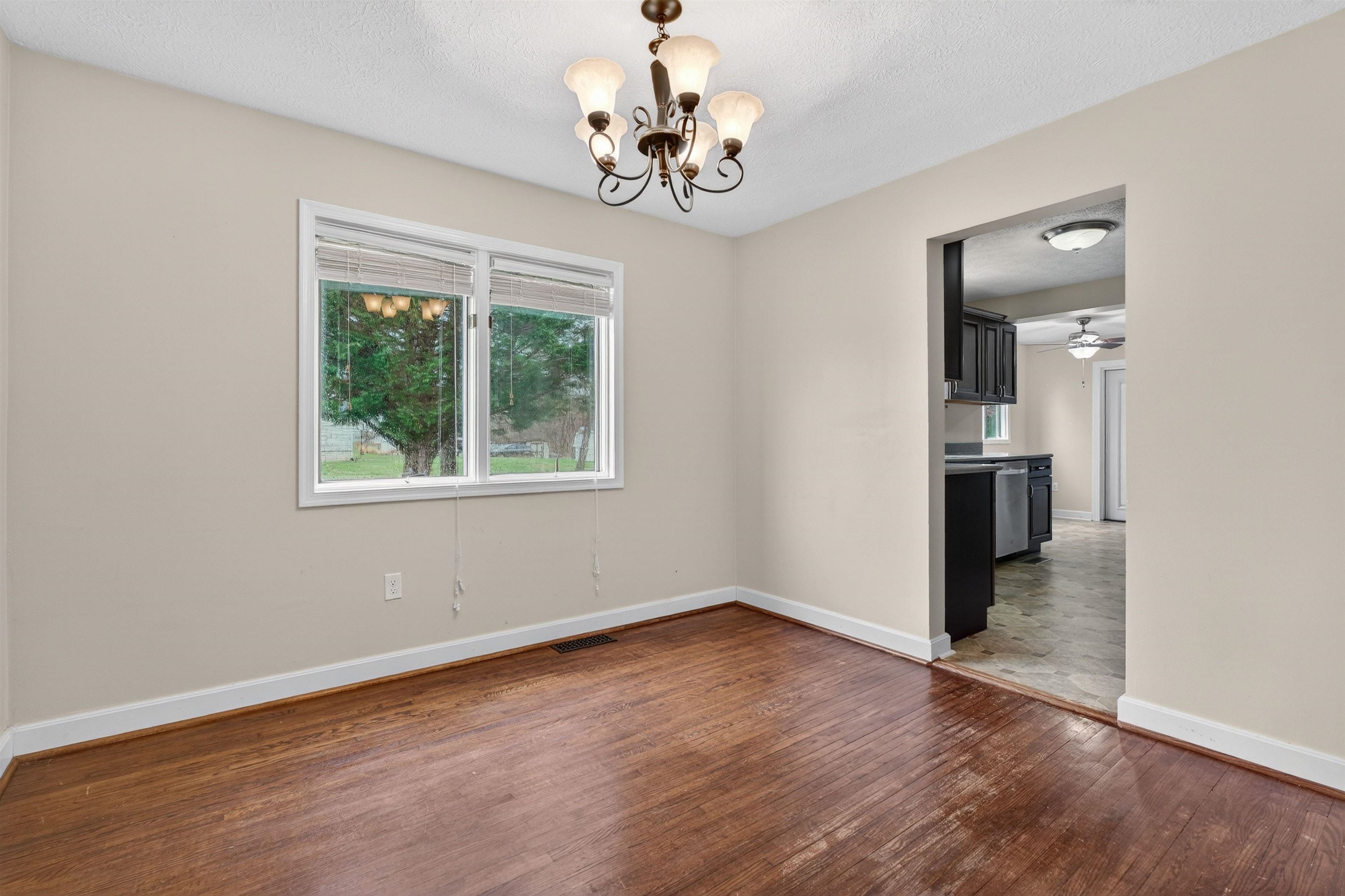 106 SHENANDOAH AVE, SHENANDOAH, Virginia 22849, 3 Bedrooms Bedrooms, ,2 BathroomsBathrooms,Residential,106 SHENANDOAH AVE,675138 MLS # 675138