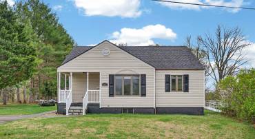 106 SHENANDOAH AVE, SHENANDOAH, Virginia 22849, 3 Bedrooms Bedrooms, ,2 BathroomsBathrooms,Residential,106 SHENANDOAH AVE,675138 MLS # 675138