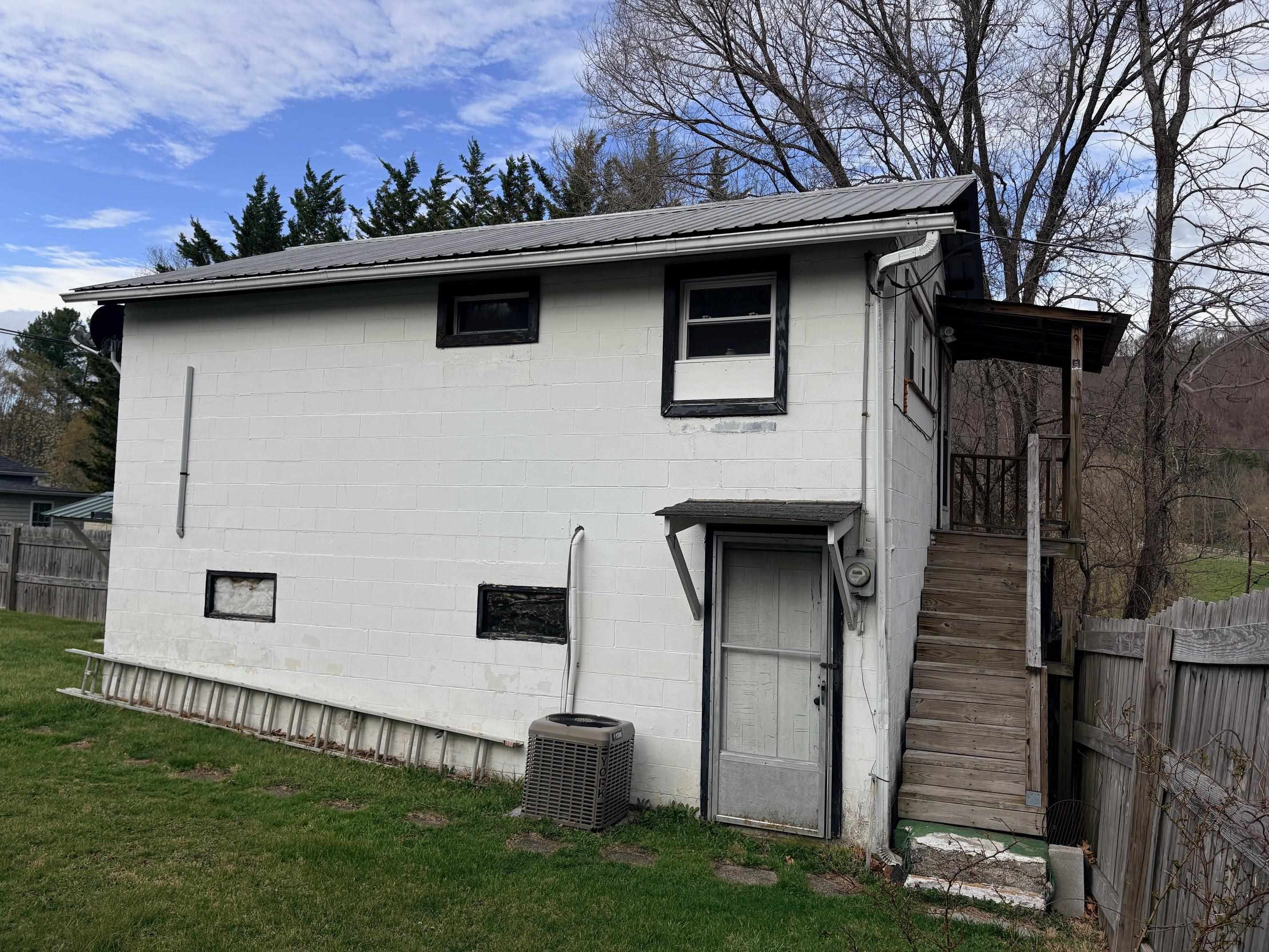 71 KINGSTOWN LN, HOT SPRINGS, Virginia 24445, 4 Bedrooms Bedrooms, ,2 BathroomsBathrooms,Residential,71 KINGSTOWN LN,675144 MLS # 675144 71 KINGSTOWN LN, HOT SPRINGS, Virginia 24445, 4 Bedrooms Bedrooms, ,2 BathroomsBathrooms,Residential,71 KINGSTOWN LN,675144 MLS # 675144