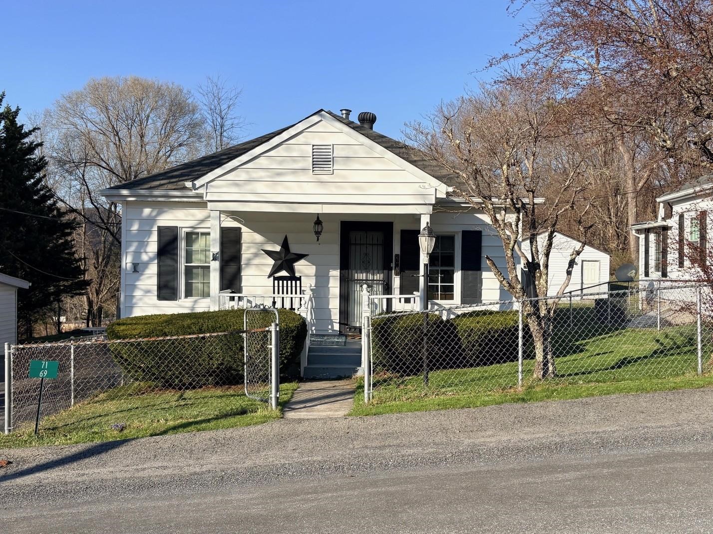 71 KINGSTOWN LN, HOT SPRINGS, Virginia 24445, 4 Bedrooms Bedrooms, ,2 BathroomsBathrooms,Residential,71 KINGSTOWN LN,675144 MLS # 675144 71 KINGSTOWN LN, HOT SPRINGS, Virginia 24445, 4 Bedrooms Bedrooms, ,2 BathroomsBathrooms,Residential,71 KINGSTOWN LN,675144 MLS # 675144