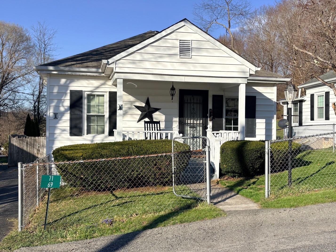 71 KINGSTOWN LN, HOT SPRINGS, Virginia 24445, 4 Bedrooms Bedrooms, ,2 BathroomsBathrooms,Residential,71 KINGSTOWN LN,675144 MLS # 675144 71 KINGSTOWN LN, HOT SPRINGS, Virginia 24445, 4 Bedrooms Bedrooms, ,2 BathroomsBathrooms,Residential,71 KINGSTOWN LN,675144 MLS # 675144