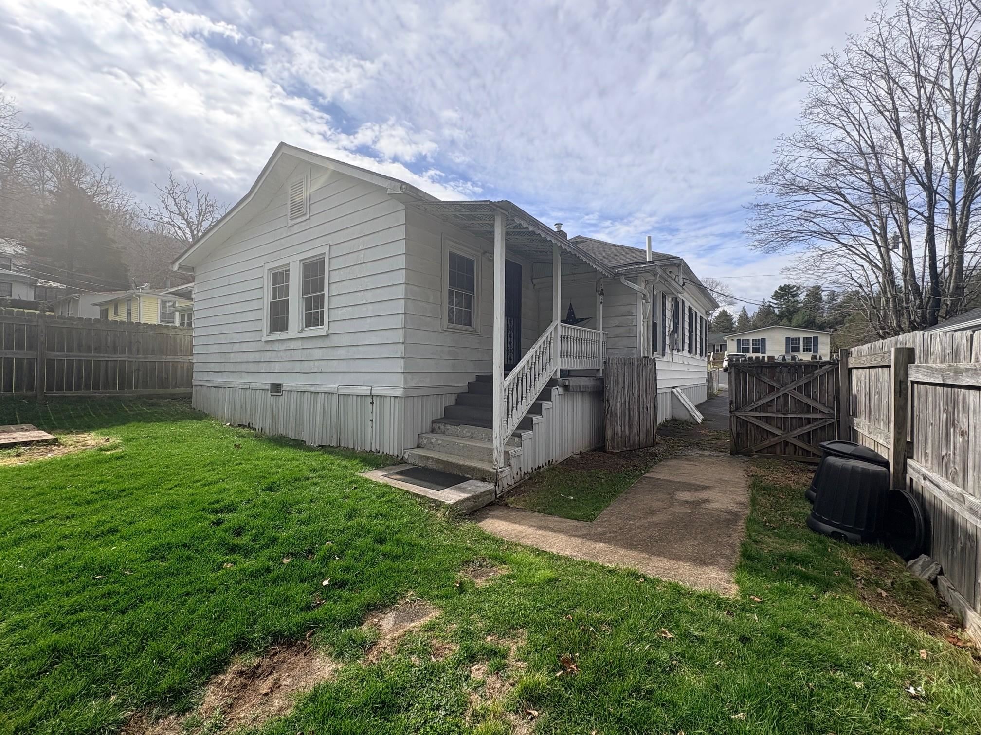 71 KINGSTOWN LN, HOT SPRINGS, Virginia 24445, 4 Bedrooms Bedrooms, ,2 BathroomsBathrooms,Residential,71 KINGSTOWN LN,675144 MLS # 675144 71 KINGSTOWN LN, HOT SPRINGS, Virginia 24445, 4 Bedrooms Bedrooms, ,2 BathroomsBathrooms,Residential,71 KINGSTOWN LN,675144 MLS # 675144