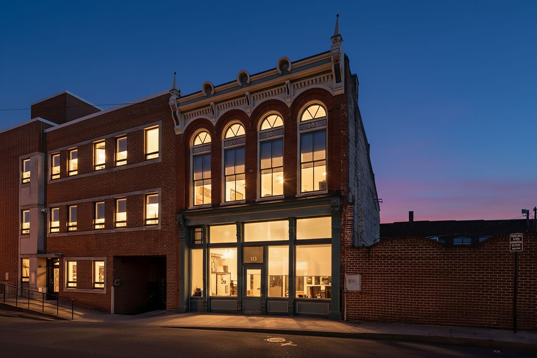 111 S AUGUSTA ST, STAUNTON, Virginia 24401, ,Commercial,111 S AUGUSTA ST,670263 MLS # 670263