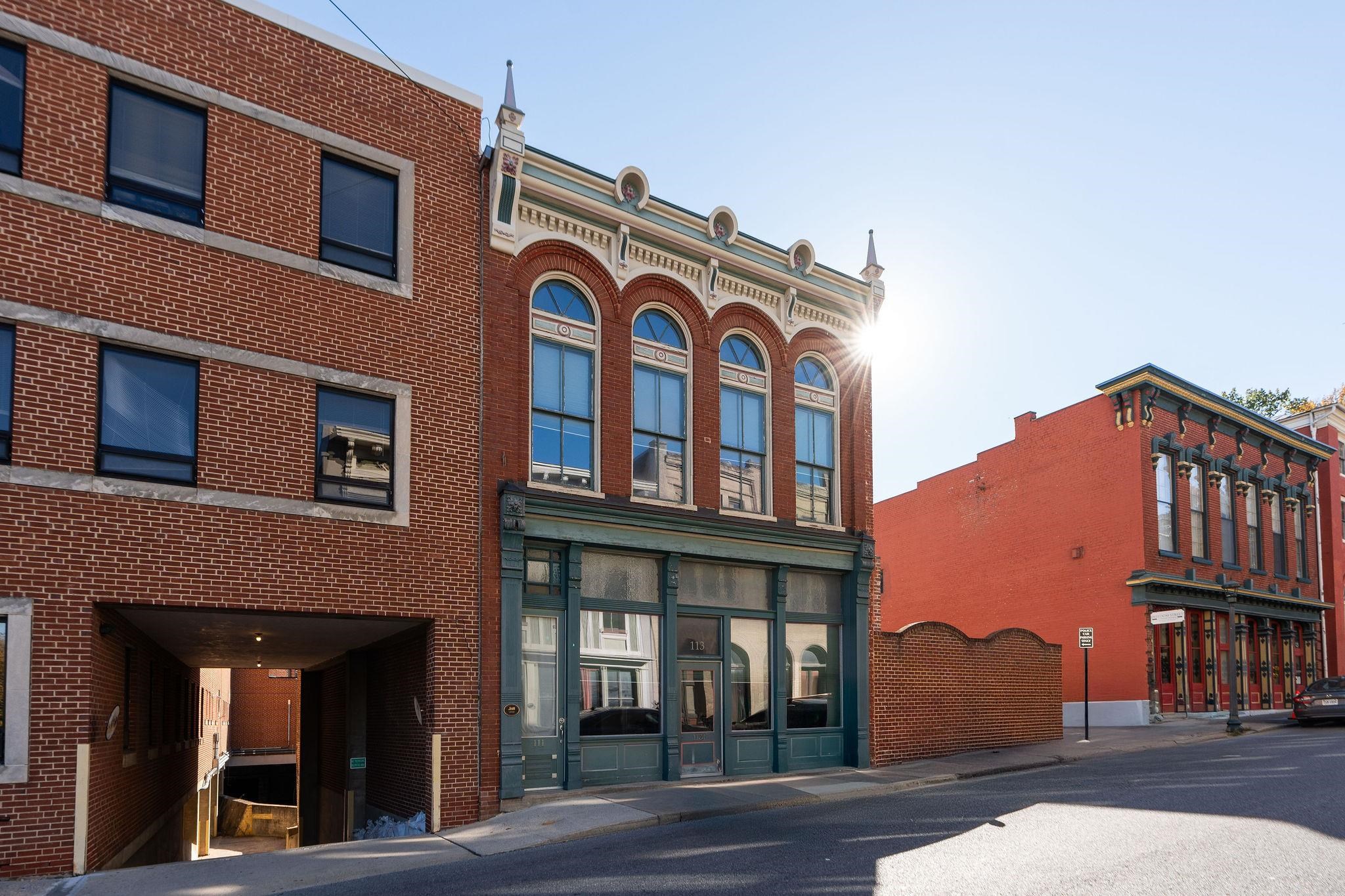 111 S AUGUSTA ST, STAUNTON, Virginia 24401, ,Commercial,111 S AUGUSTA ST,670263 MLS # 670263