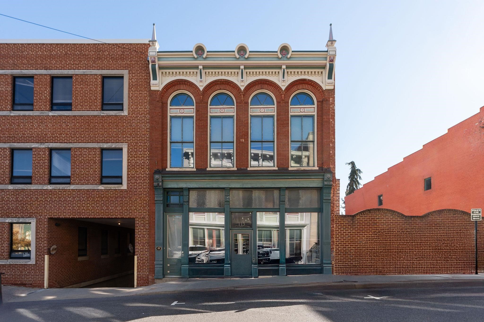 111 S AUGUSTA ST, STAUNTON, Virginia 24401, ,Commercial,111 S AUGUSTA ST,670263 MLS # 670263