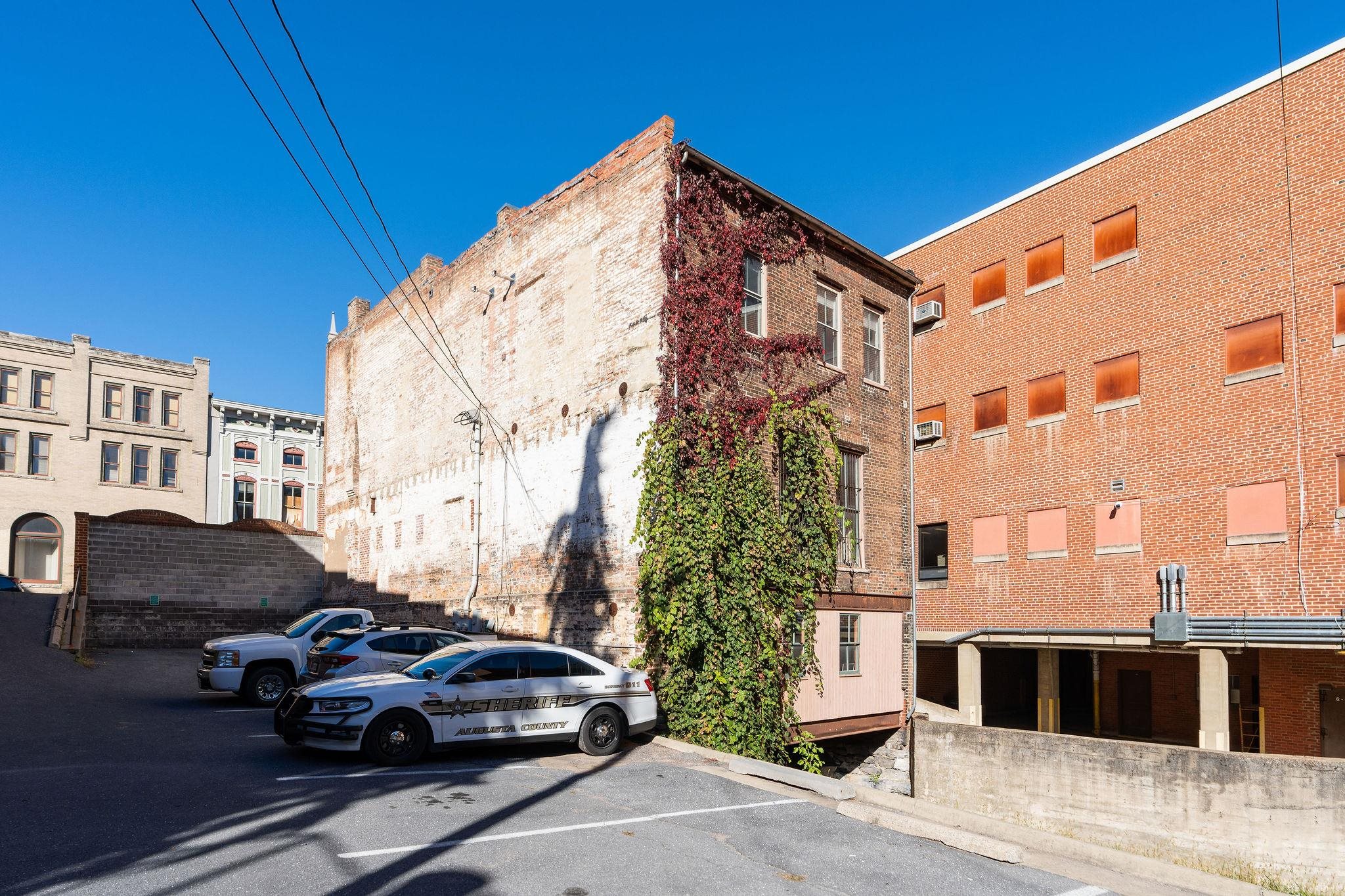 111 S AUGUSTA ST, STAUNTON, Virginia 24401, ,Commercial,111 S AUGUSTA ST,670263 MLS # 670263