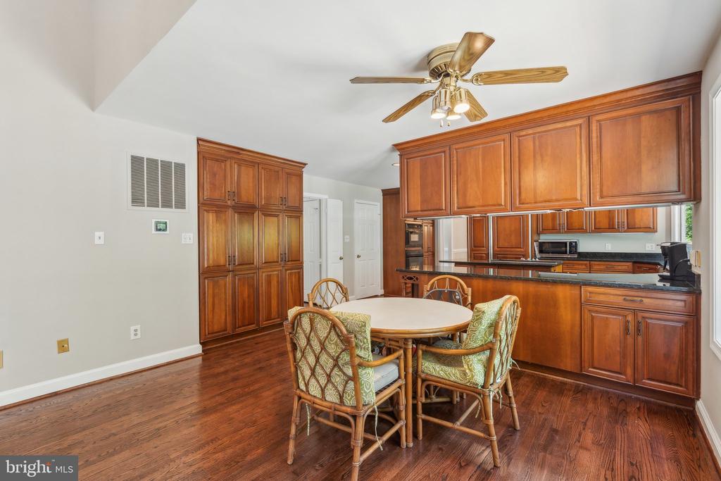 7708 CASTLEBURY CT, WARRENTON, Virginia 20186, 3 Bedrooms Bedrooms, ,2 BathroomsBathrooms,Residential,7708 CASTLEBURY CT,VAFQ2016668 MLS # VAFQ2016668