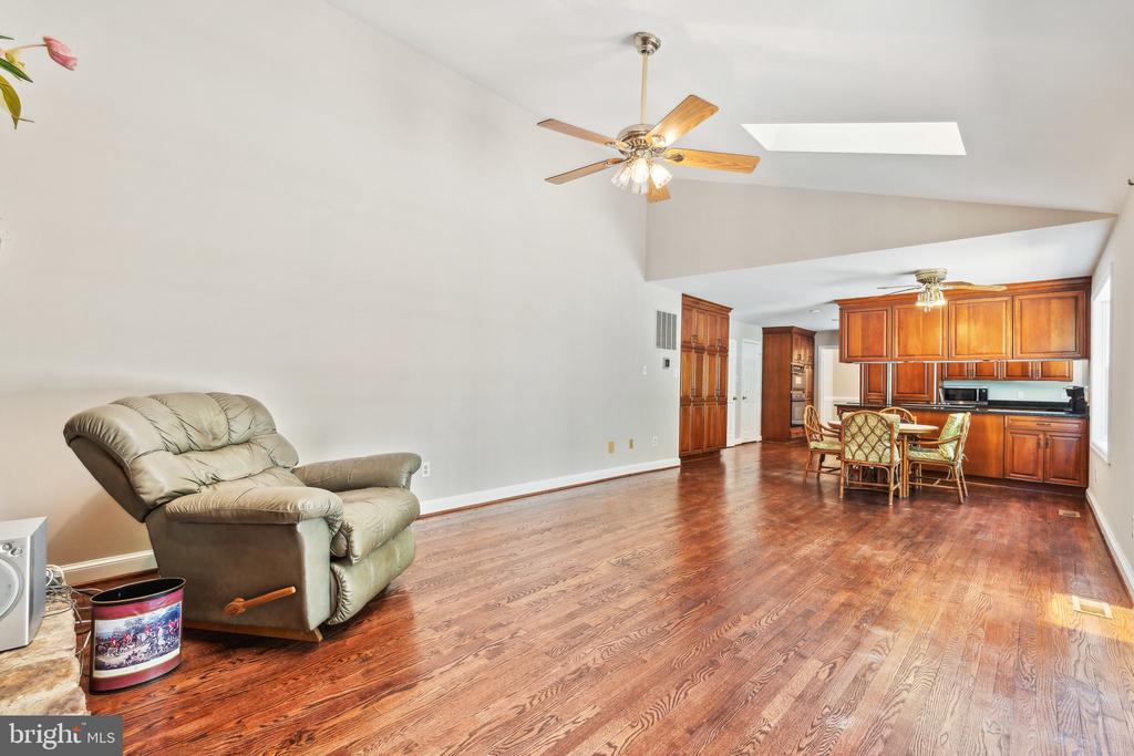 7708 CASTLEBURY CT, WARRENTON, Virginia 20186, 3 Bedrooms Bedrooms, ,2 BathroomsBathrooms,Residential,7708 CASTLEBURY CT,VAFQ2016668 MLS # VAFQ2016668