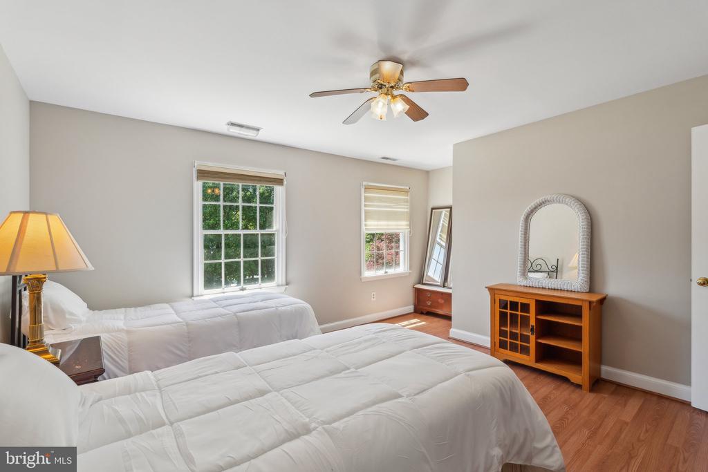 7708 CASTLEBURY CT, WARRENTON, Virginia 20186, 3 Bedrooms Bedrooms, ,2 BathroomsBathrooms,Residential,7708 CASTLEBURY CT,VAFQ2016668 MLS # VAFQ2016668