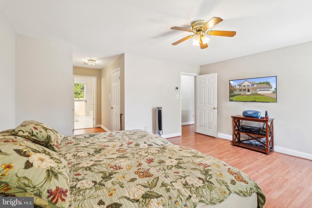 7708 CASTLEBURY CT, WARRENTON, Virginia 20186, 3 Bedrooms Bedrooms, ,2 BathroomsBathrooms,Residential,7708 CASTLEBURY CT,VAFQ2016668 MLS # VAFQ2016668