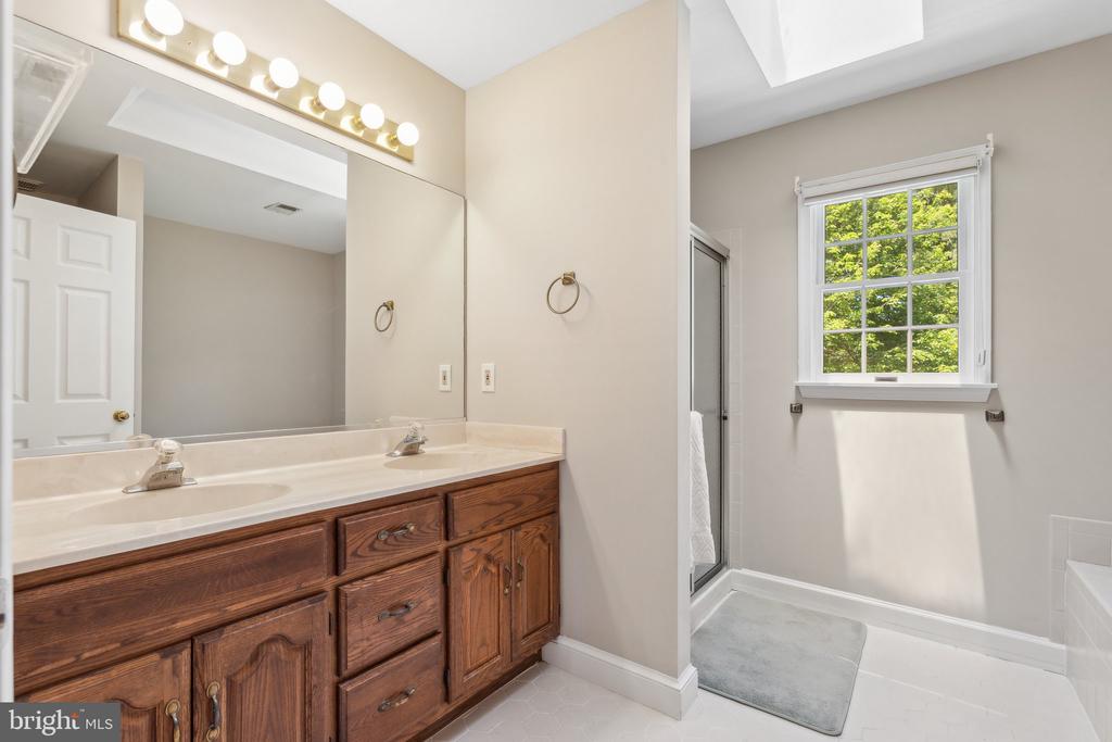 7708 CASTLEBURY CT, WARRENTON, Virginia 20186, 3 Bedrooms Bedrooms, ,2 BathroomsBathrooms,Residential,7708 CASTLEBURY CT,VAFQ2016668 MLS # VAFQ2016668