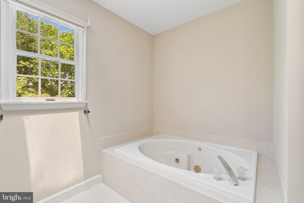 7708 CASTLEBURY CT, WARRENTON, Virginia 20186, 3 Bedrooms Bedrooms, ,2 BathroomsBathrooms,Residential,7708 CASTLEBURY CT,VAFQ2016668 MLS # VAFQ2016668