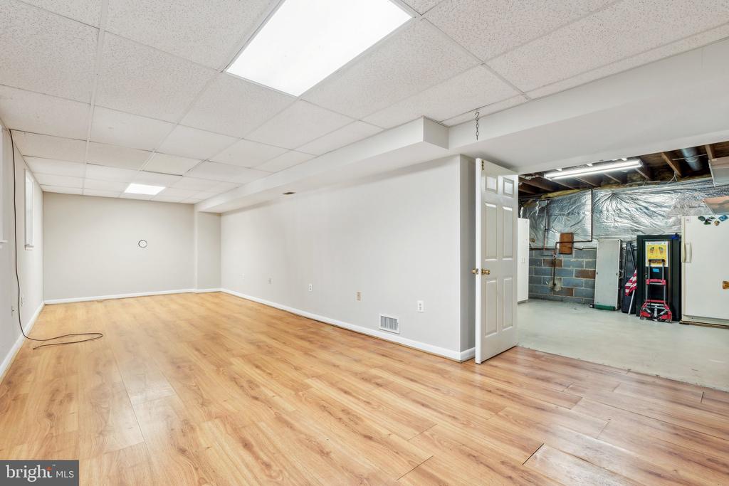 7708 CASTLEBURY CT, WARRENTON, Virginia 20186, 3 Bedrooms Bedrooms, ,2 BathroomsBathrooms,Residential,7708 CASTLEBURY CT,VAFQ2016668 MLS # VAFQ2016668