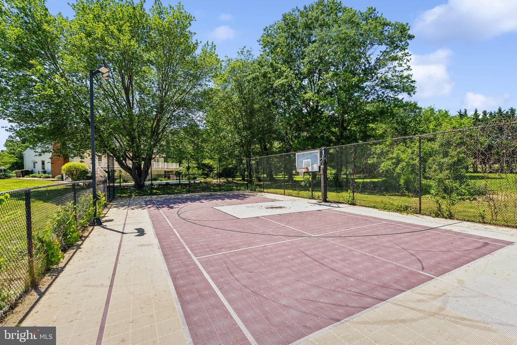 7708 CASTLEBURY CT, WARRENTON, Virginia 20186, 3 Bedrooms Bedrooms, ,2 BathroomsBathrooms,Residential,7708 CASTLEBURY CT,VAFQ2016668 MLS # VAFQ2016668