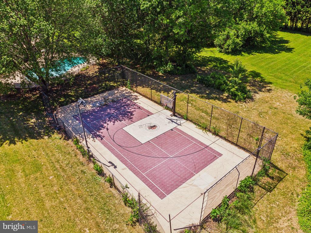 7708 CASTLEBURY CT, WARRENTON, Virginia 20186, 3 Bedrooms Bedrooms, ,2 BathroomsBathrooms,Residential,7708 CASTLEBURY CT,VAFQ2016668 MLS # VAFQ2016668