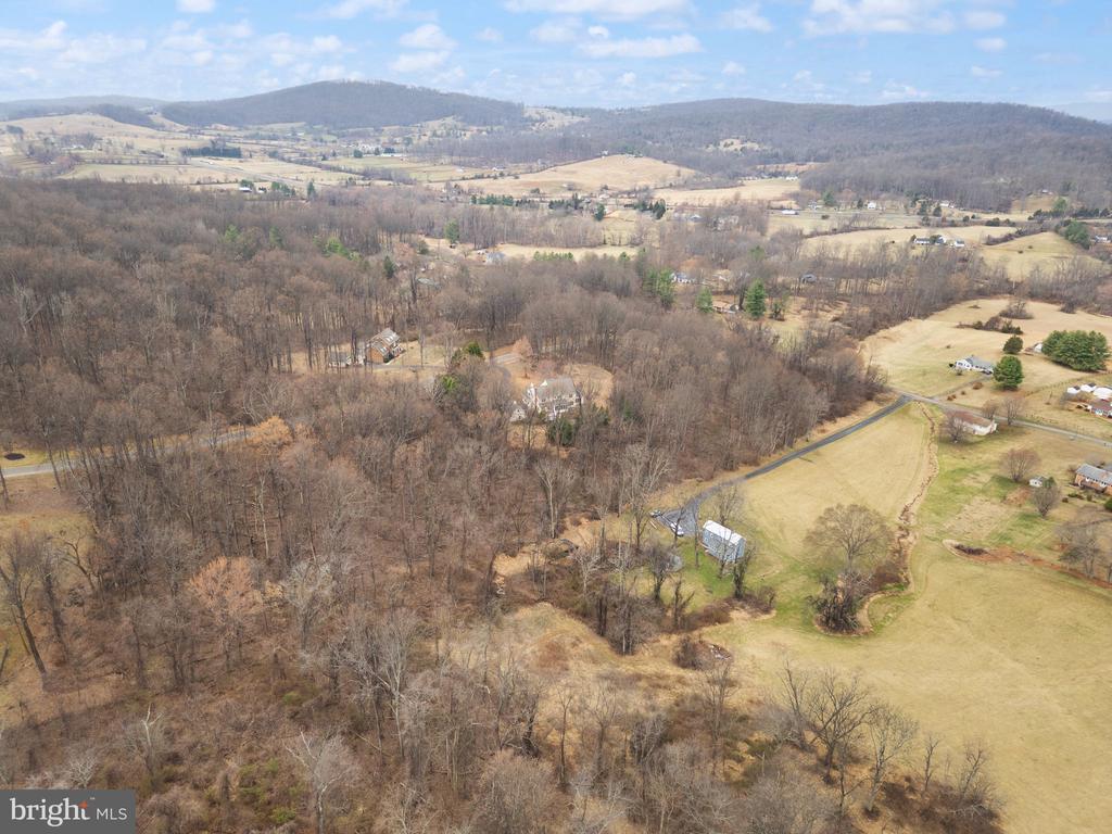 7188 KENTHURST LN, THE PLAINS, Virginia, 5 Bedrooms Bedrooms, ,4 BathroomsBathrooms,Residential,7188 KENTHURST LN,VAFQ2020798 MLS # VAFQ2020798