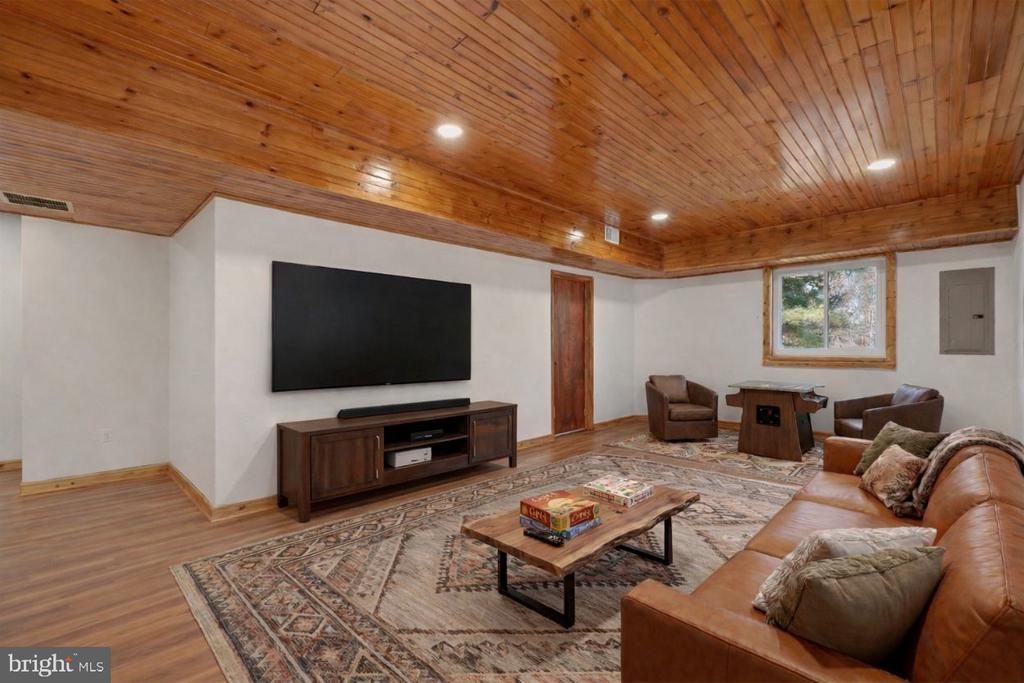 9844 TIMBER HTS, MARSHALL, Virginia, 4 Bedrooms Bedrooms, ,4 BathroomsBathrooms,Residential,9844 TIMBER HTS,VAFQ2020572 MLS # VAFQ2020572