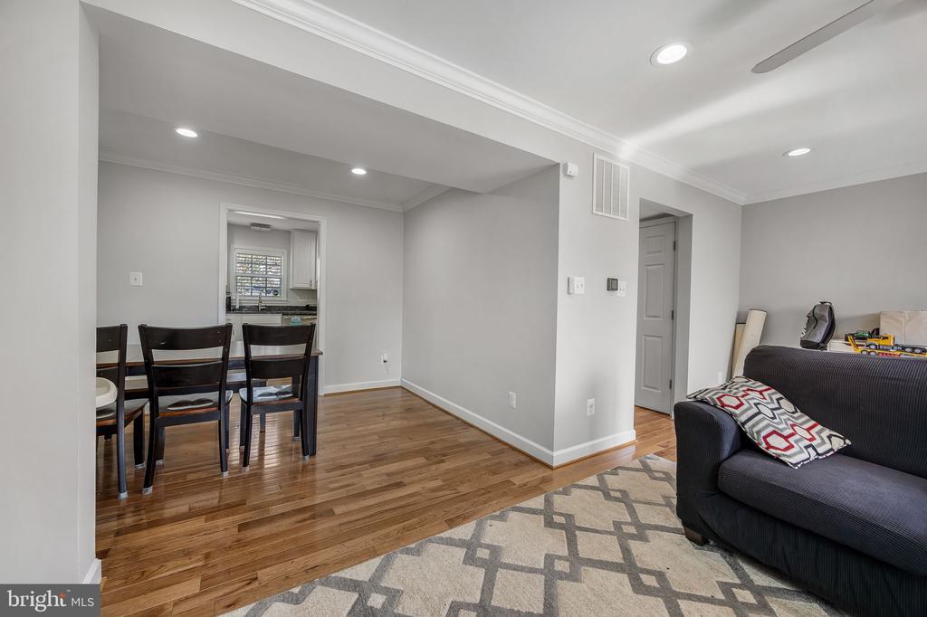 202 LEEDS CT E, WARRENTON, Virginia 20186, 3 Bedrooms Bedrooms, ,2 BathroomsBathrooms,Residential,202 LEEDS CT E,VAFQ2021002 MLS # VAFQ2021002