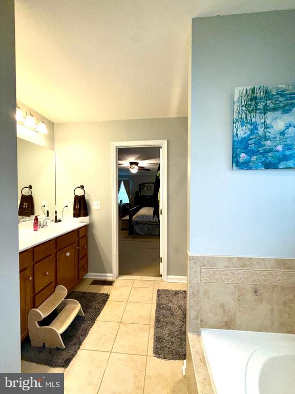 9413 BIRCH CLIFF DR, FREDERICKSBURG, Virginia 22407, 4 Bedrooms Bedrooms, ,2 BathroomsBathrooms,Residential,9413 BIRCH CLIFF DR,VASP2040240 MLS # VASP2040240