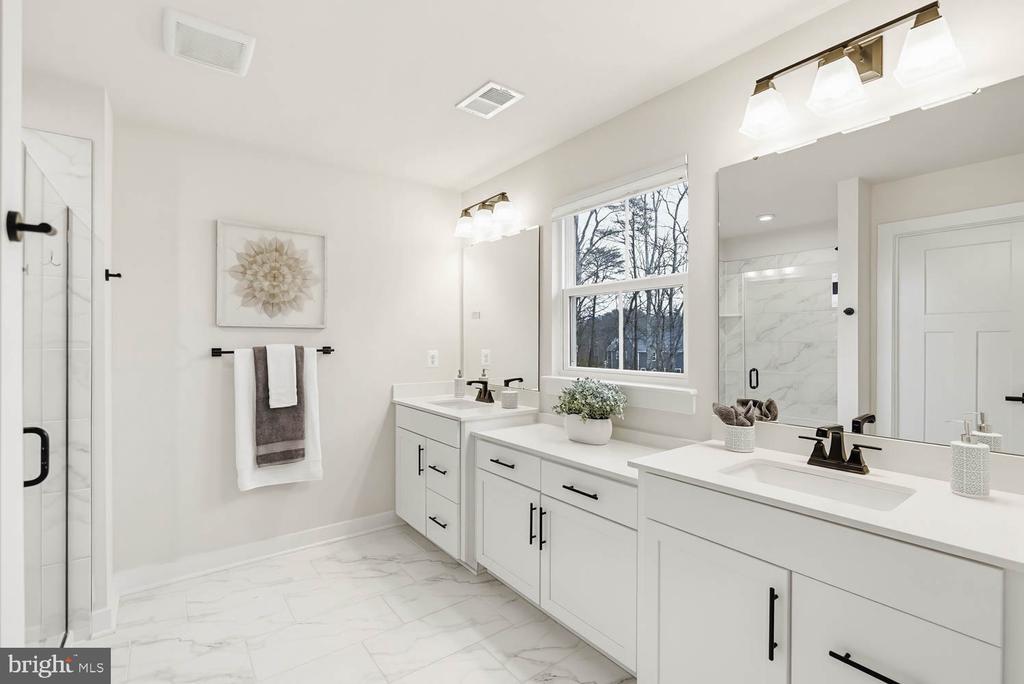 10907 GREEN LEAF RUN, SPOTSYLVANIA, Virginia 22551, 5 Bedrooms Bedrooms, ,4 BathroomsBathrooms,Residential,10907 GREEN LEAF RUN,VASP2040256 MLS # VASP2040256