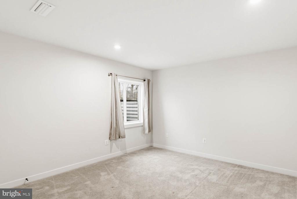 10907 GREEN LEAF RUN, SPOTSYLVANIA, Virginia 22551, 5 Bedrooms Bedrooms, ,4 BathroomsBathrooms,Residential,10907 GREEN LEAF RUN,VASP2040256 MLS # VASP2040256