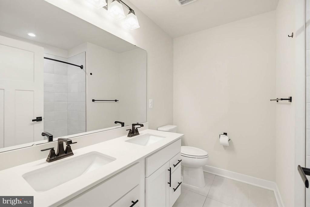 10907 GREEN LEAF RUN, SPOTSYLVANIA, Virginia 22551, 5 Bedrooms Bedrooms, ,4 BathroomsBathrooms,Residential,10907 GREEN LEAF RUN,VASP2040256 MLS # VASP2040256