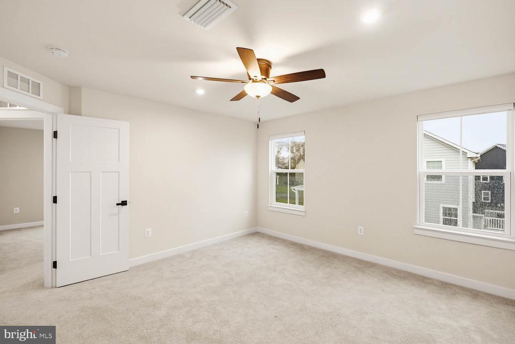 10907 GREEN LEAF RUN, SPOTSYLVANIA, Virginia 22551, 5 Bedrooms Bedrooms, ,4 BathroomsBathrooms,Residential,10907 GREEN LEAF RUN,VASP2040256 MLS # VASP2040256