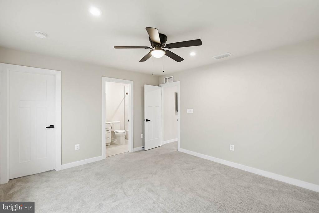 10907 GREEN LEAF RUN, SPOTSYLVANIA, Virginia 22551, 5 Bedrooms Bedrooms, ,4 BathroomsBathrooms,Residential,10907 GREEN LEAF RUN,VASP2040256 MLS # VASP2040256