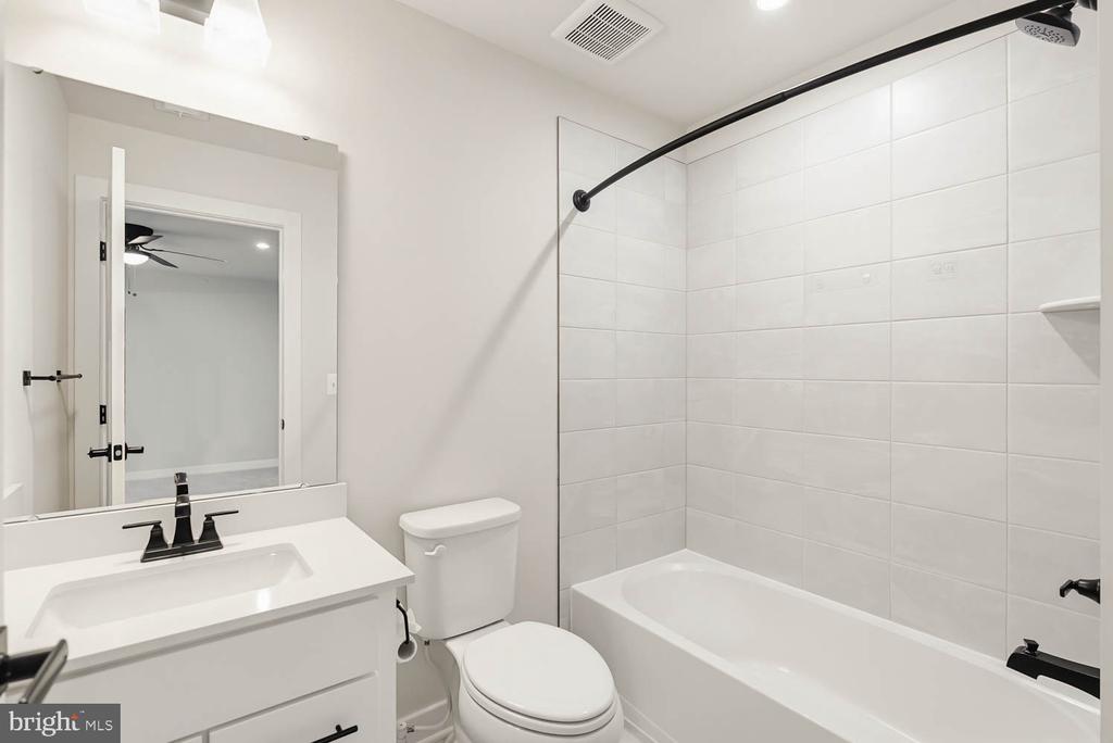 10907 GREEN LEAF RUN, SPOTSYLVANIA, Virginia 22551, 5 Bedrooms Bedrooms, ,4 BathroomsBathrooms,Residential,10907 GREEN LEAF RUN,VASP2040256 MLS # VASP2040256