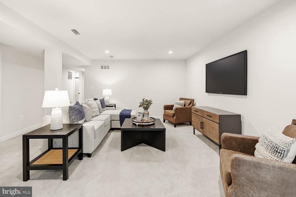 10907 GREEN LEAF RUN, SPOTSYLVANIA, Virginia 22551, 5 Bedrooms Bedrooms, ,4 BathroomsBathrooms,Residential,10907 GREEN LEAF RUN,VASP2040256 MLS # VASP2040256