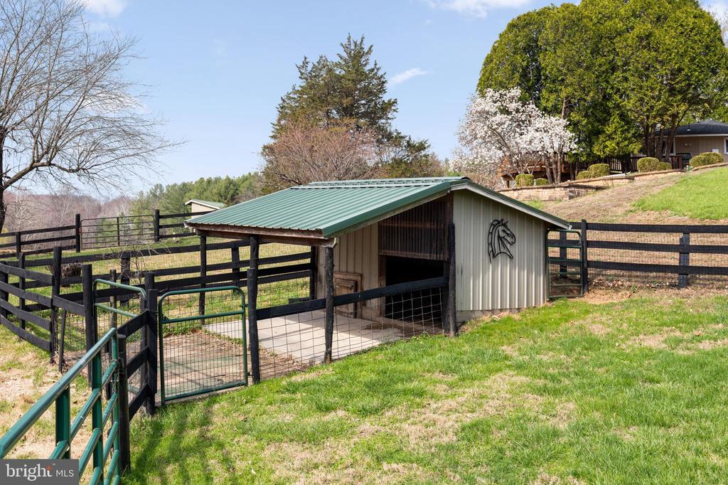 10803 CREST HILL RD, MARSHALL, Virginia, 3 Bedrooms Bedrooms, ,2 BathroomsBathrooms,Residential,10803 CREST HILL RD,VAFQ2021146 MLS # VAFQ2021146