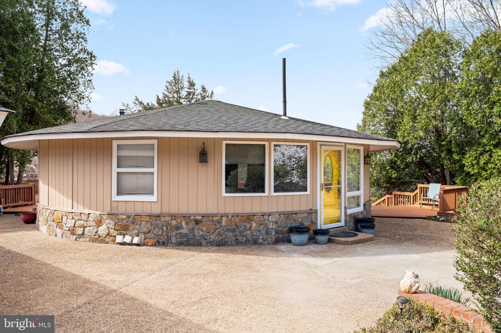 10803 CREST HILL RD, MARSHALL, Virginia, 3 Bedrooms Bedrooms, ,2 BathroomsBathrooms,Residential,10803 CREST HILL RD,VAFQ2021146 MLS # VAFQ2021146