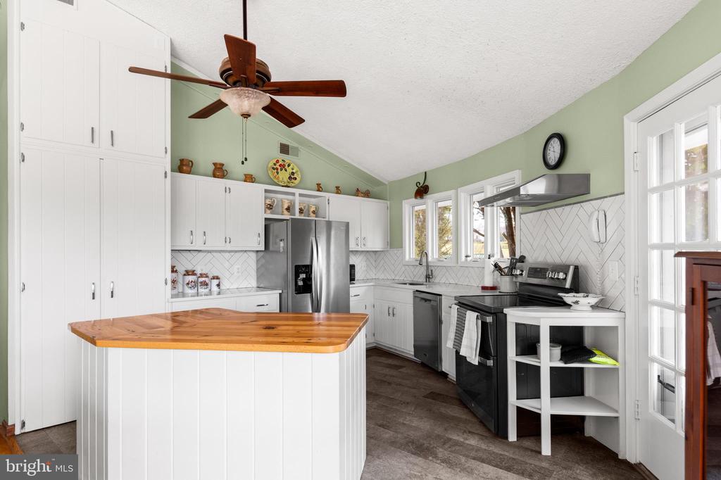 10803 CREST HILL RD, MARSHALL, Virginia, 3 Bedrooms Bedrooms, ,2 BathroomsBathrooms,Residential,10803 CREST HILL RD,VAFQ2021146 MLS # VAFQ2021146