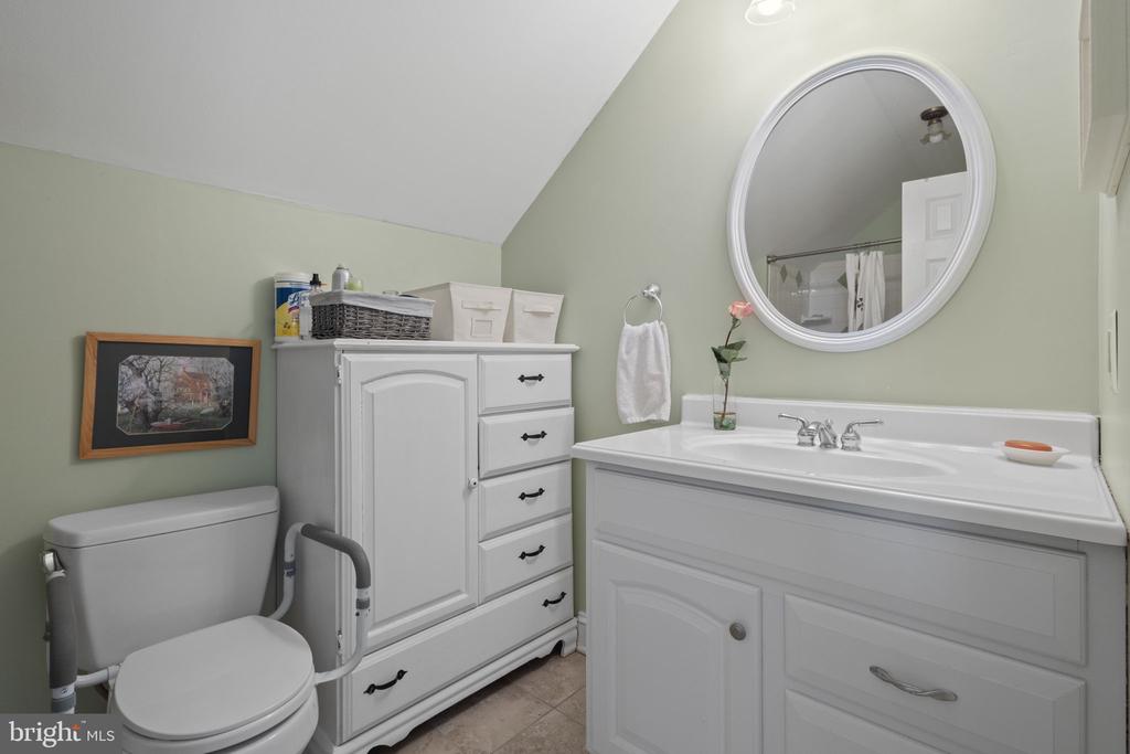 19332 HILLCREST LN, JEFFERSONTON, Virginia 22724, 4 Bedrooms Bedrooms, ,2 BathroomsBathrooms,Residential,19332 HILLCREST LN,VACU2011998 MLS # VACU2011998