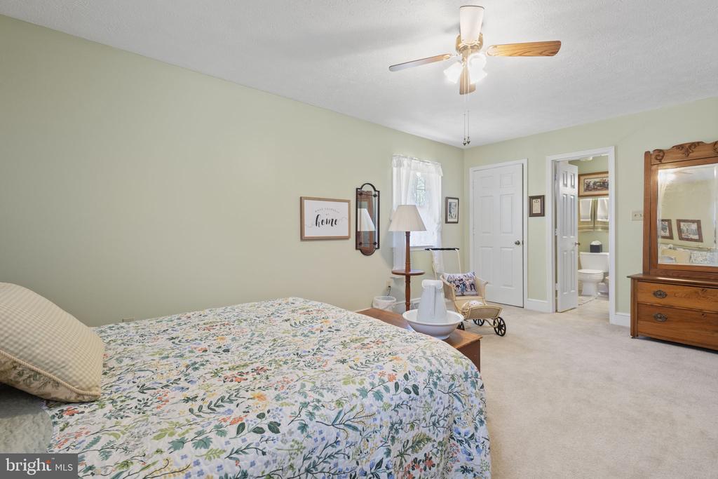 19332 HILLCREST LN, JEFFERSONTON, Virginia 22724, 4 Bedrooms Bedrooms, ,2 BathroomsBathrooms,Residential,19332 HILLCREST LN,VACU2011998 MLS # VACU2011998