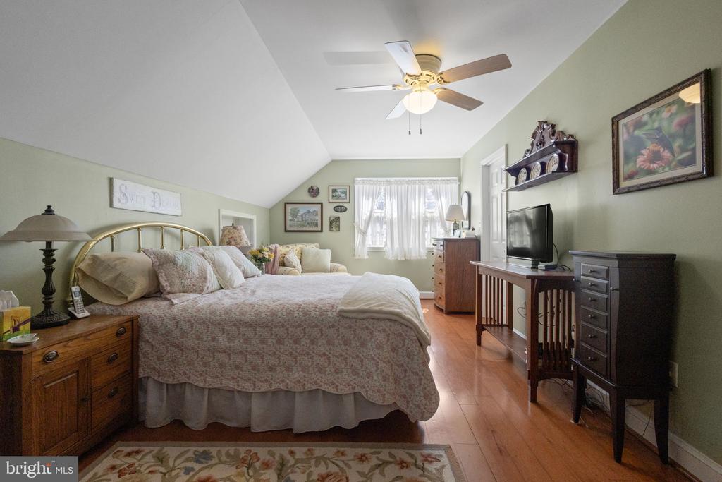 19332 HILLCREST LN, JEFFERSONTON, Virginia 22724, 4 Bedrooms Bedrooms, ,2 BathroomsBathrooms,Residential,19332 HILLCREST LN,VACU2011998 MLS # VACU2011998