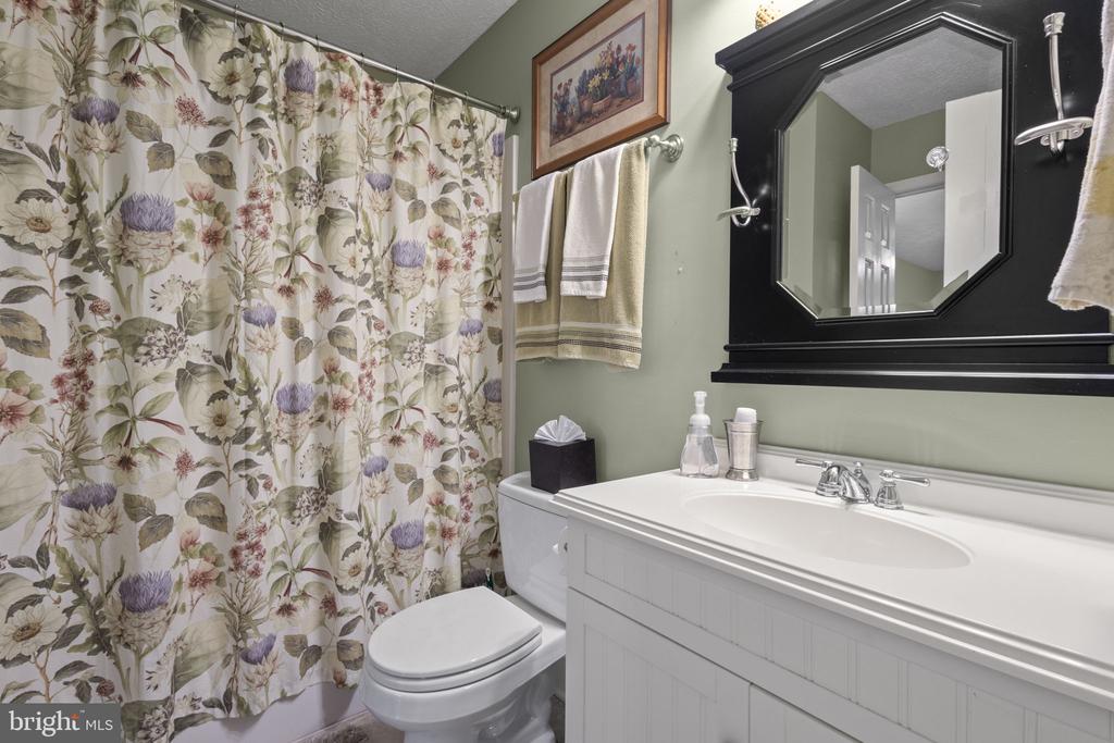 19332 HILLCREST LN, JEFFERSONTON, Virginia 22724, 4 Bedrooms Bedrooms, ,2 BathroomsBathrooms,Residential,19332 HILLCREST LN,VACU2011998 MLS # VACU2011998