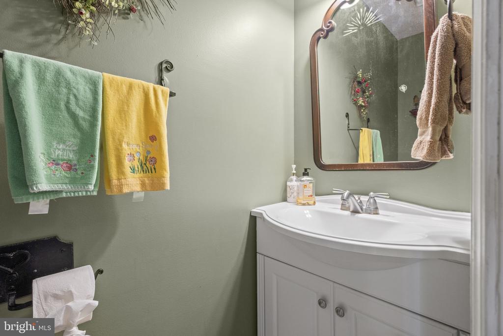 19332 HILLCREST LN, JEFFERSONTON, Virginia 22724, 4 Bedrooms Bedrooms, ,2 BathroomsBathrooms,Residential,19332 HILLCREST LN,VACU2011998 MLS # VACU2011998