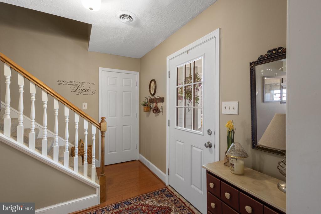 19332 HILLCREST LN, JEFFERSONTON, Virginia 22724, 4 Bedrooms Bedrooms, ,2 BathroomsBathrooms,Residential,19332 HILLCREST LN,VACU2011998 MLS # VACU2011998