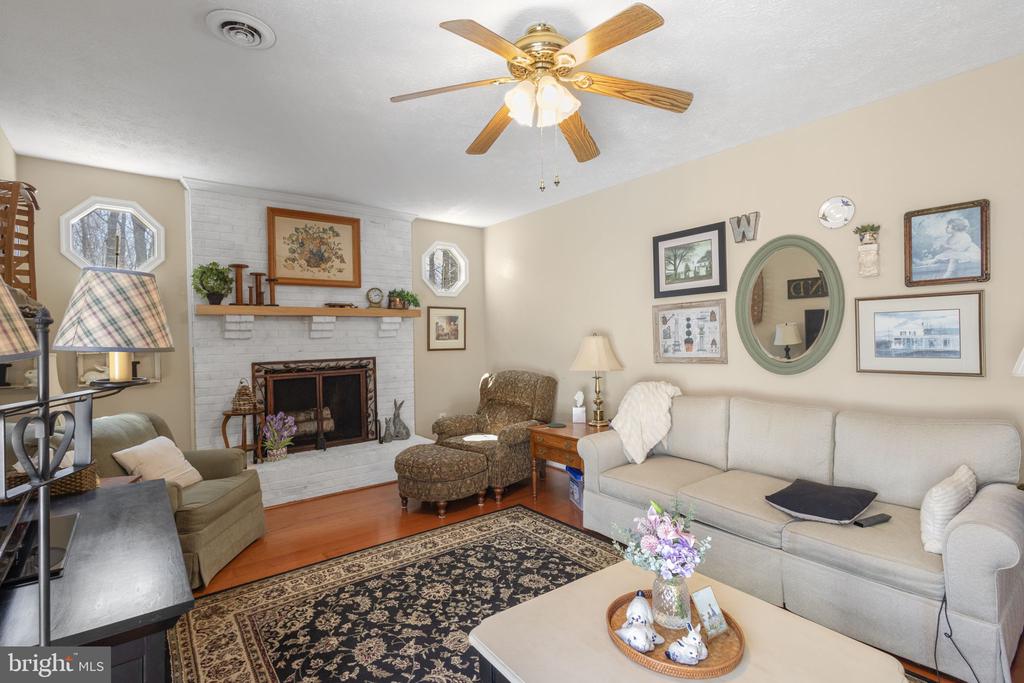 19332 HILLCREST LN, JEFFERSONTON, Virginia 22724, 4 Bedrooms Bedrooms, ,2 BathroomsBathrooms,Residential,19332 HILLCREST LN,VACU2011998 MLS # VACU2011998