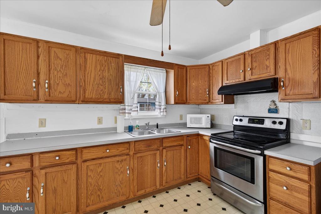 28042 RAPIDAN RD, RAPIDAN, Virginia 22733, 3 Bedrooms Bedrooms, ,2 BathroomsBathrooms,Residential,28042 RAPIDAN RD,VACU2013148 MLS # VACU2013148