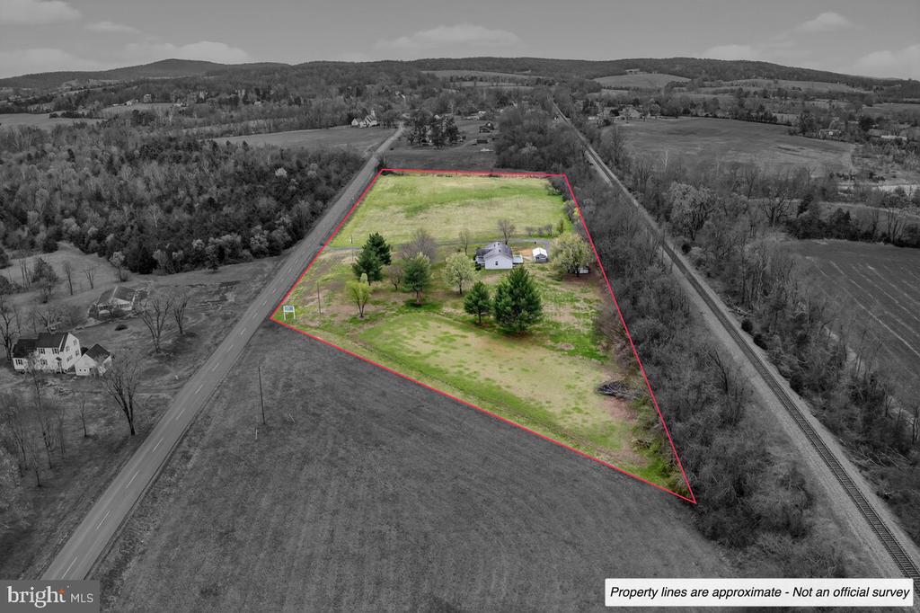 28042 RAPIDAN RD, RAPIDAN, Virginia 22733, 3 Bedrooms Bedrooms, ,2 BathroomsBathrooms,Residential,28042 RAPIDAN RD,VACU2013148 MLS # VACU2013148