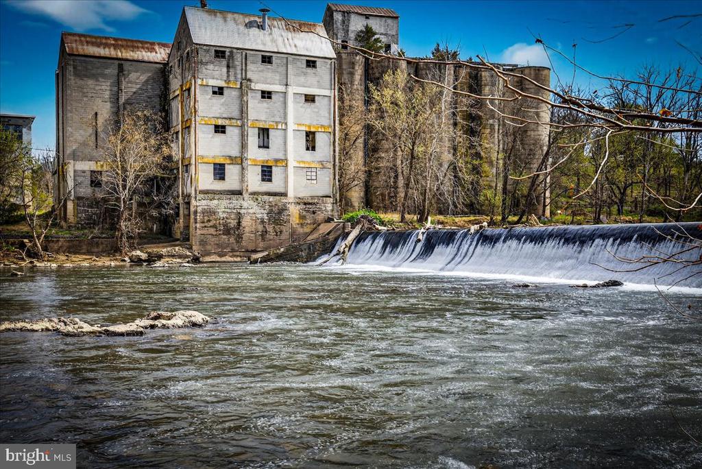 28042 RAPIDAN RD, RAPIDAN, Virginia 22733, 3 Bedrooms Bedrooms, ,2 BathroomsBathrooms,Residential,28042 RAPIDAN RD,VACU2013148 MLS # VACU2013148