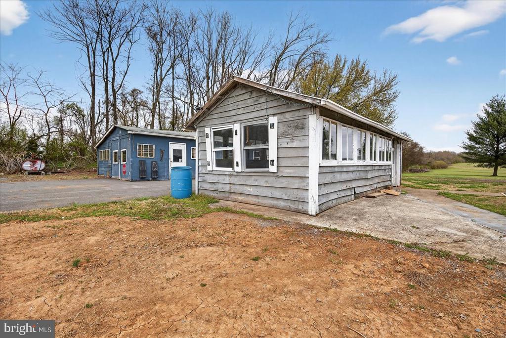 28042 RAPIDAN RD, RAPIDAN, Virginia 22733, 3 Bedrooms Bedrooms, ,2 BathroomsBathrooms,Residential,28042 RAPIDAN RD,VACU2013148 MLS # VACU2013148