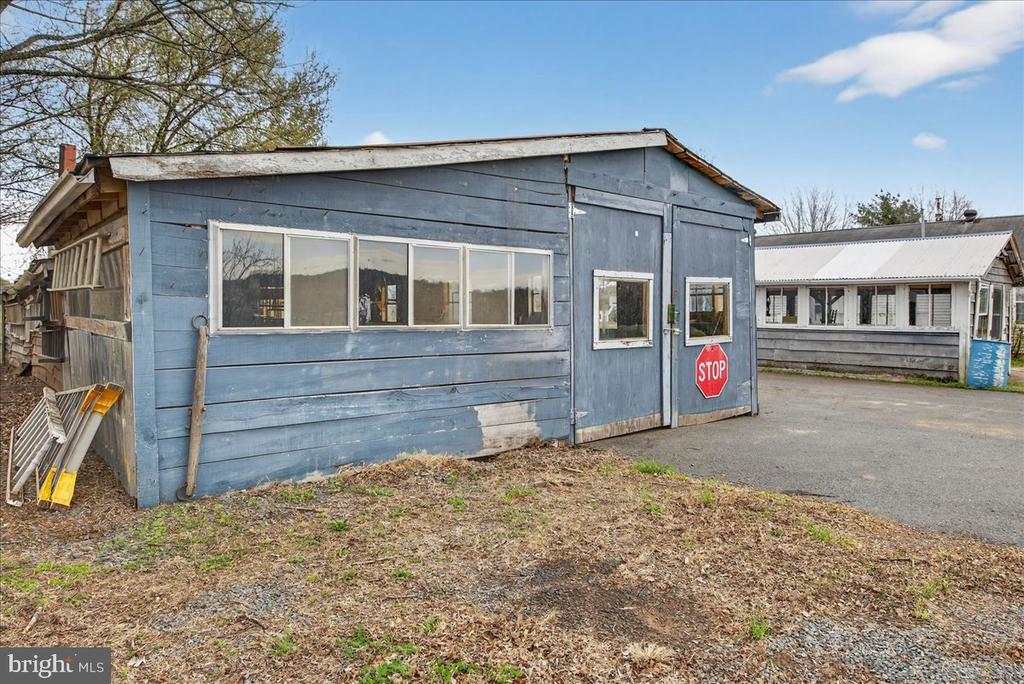 28042 RAPIDAN RD, RAPIDAN, Virginia 22733, 3 Bedrooms Bedrooms, ,2 BathroomsBathrooms,Residential,28042 RAPIDAN RD,VACU2013148 MLS # VACU2013148