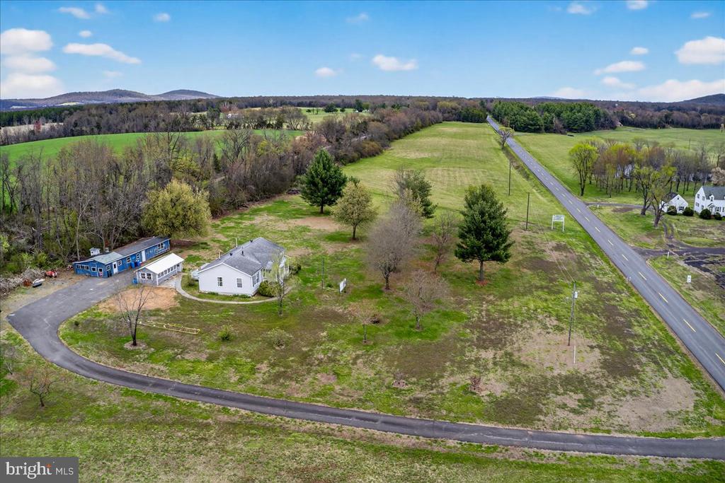 28042 RAPIDAN RD, RAPIDAN, Virginia 22733, 3 Bedrooms Bedrooms, ,2 BathroomsBathrooms,Residential,28042 RAPIDAN RD,VACU2013148 MLS # VACU2013148