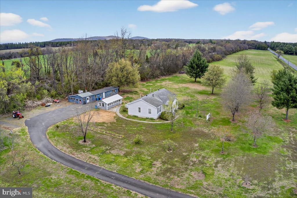 28042 RAPIDAN RD, RAPIDAN, Virginia 22733, 3 Bedrooms Bedrooms, ,2 BathroomsBathrooms,Residential,28042 RAPIDAN RD,VACU2013148 MLS # VACU2013148