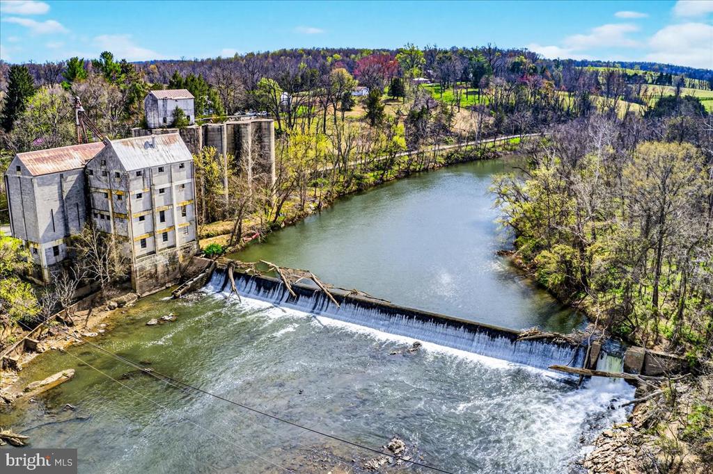 28042 RAPIDAN RD, RAPIDAN, Virginia 22733, 3 Bedrooms Bedrooms, ,2 BathroomsBathrooms,Residential,28042 RAPIDAN RD,VACU2013148 MLS # VACU2013148