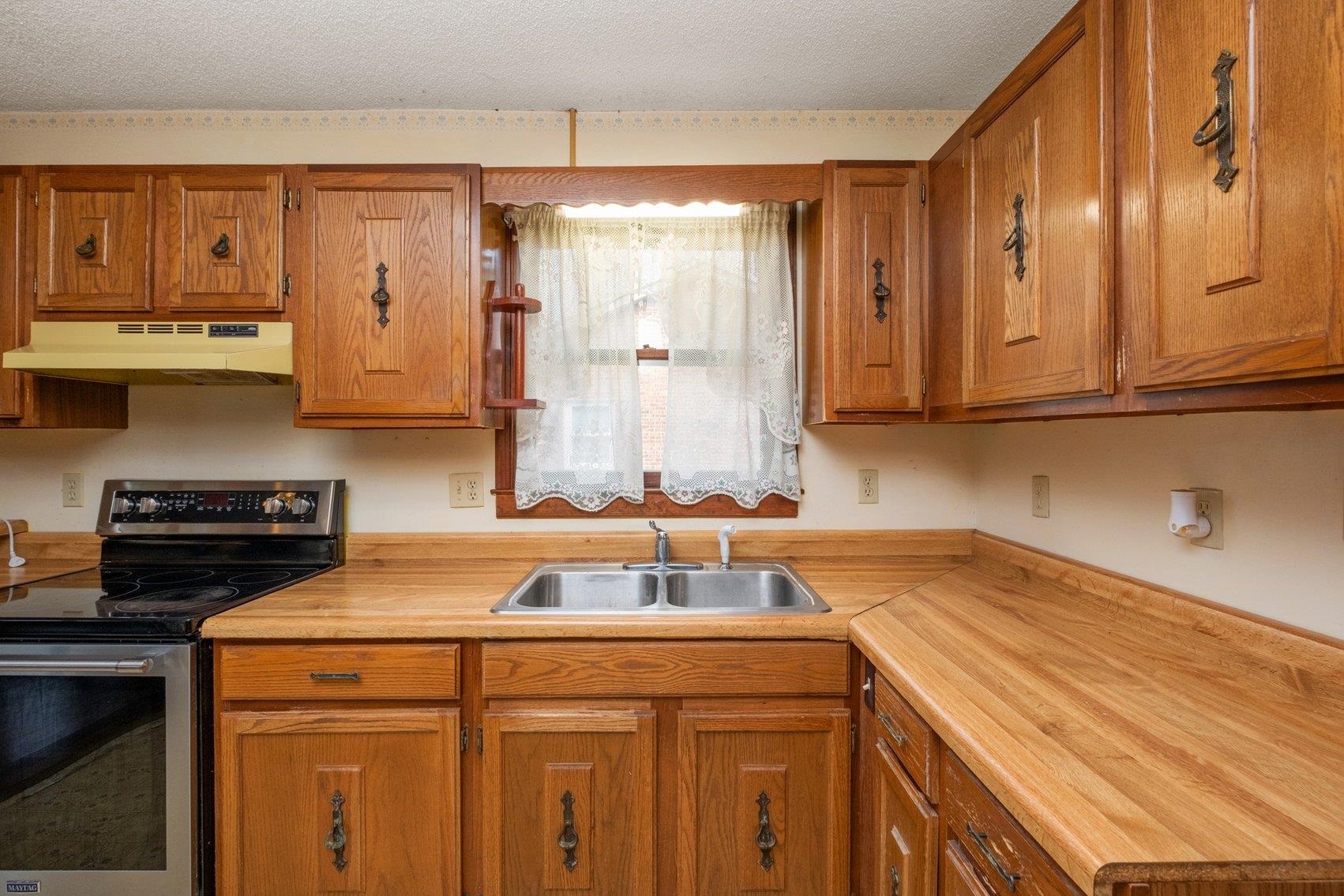 103 HOLLY HILL DR, BRIDGEWATER, Virginia 22812, 3 Bedrooms Bedrooms, ,2 BathroomsBathrooms,Residential,103 HOLLY HILL DR,673303 MLS # 673303